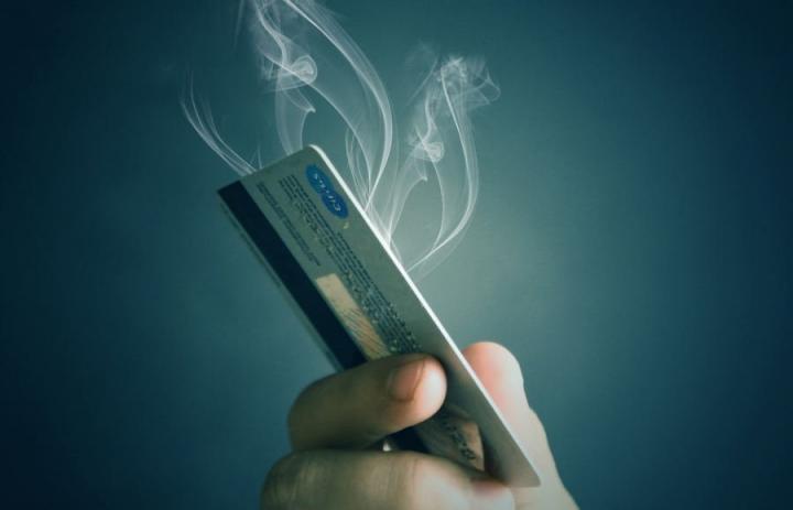 信用卡有预审批额度必须能下卡？